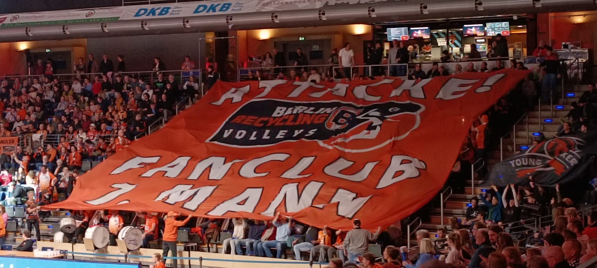 Fans auf der Tribüne